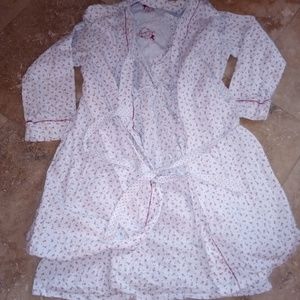 Maternity Clothes.  Size M  Motherhood